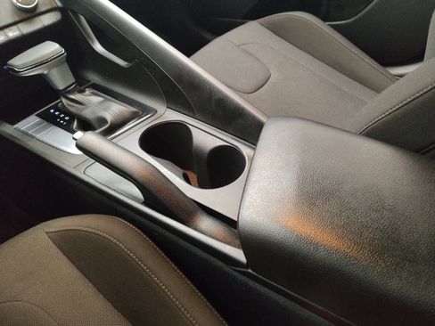 Used 2025 Hyundai Elantra SE FWD image 26