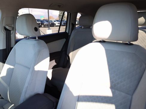Used 2020 Volkswagen Tiguan S image 16