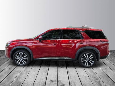 Used 2025 Nissan Pathfinder Platinum AWD/4WD image 2
