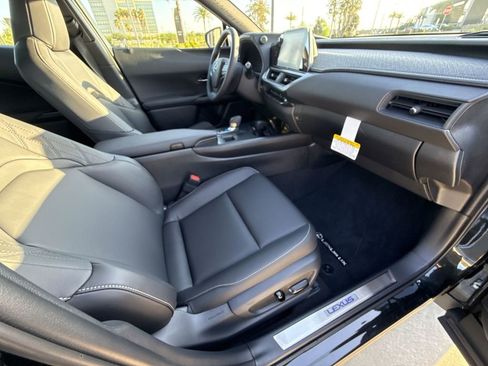 New 2026 Lexus UX 300h FWD image 15