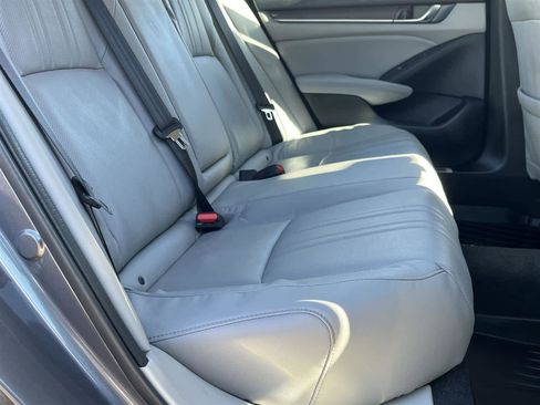 Used 2018 Honda Accord Touring image 17