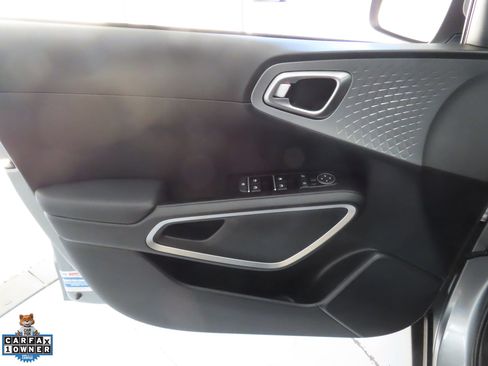 Used 2025 Kia Soul LX w/ LX Technology Package FWD image 10