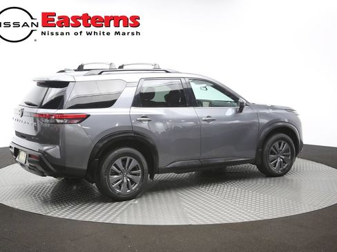 Used 2022 Nissan Pathfinder SV AWD/4WD image 39