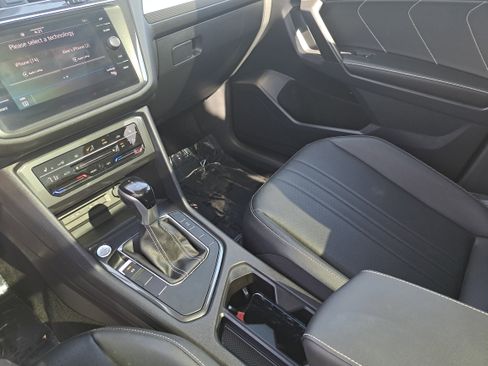 Used 2023 Volkswagen Tiguan SE w/ Panoramic Sunroof Package FWD image 23