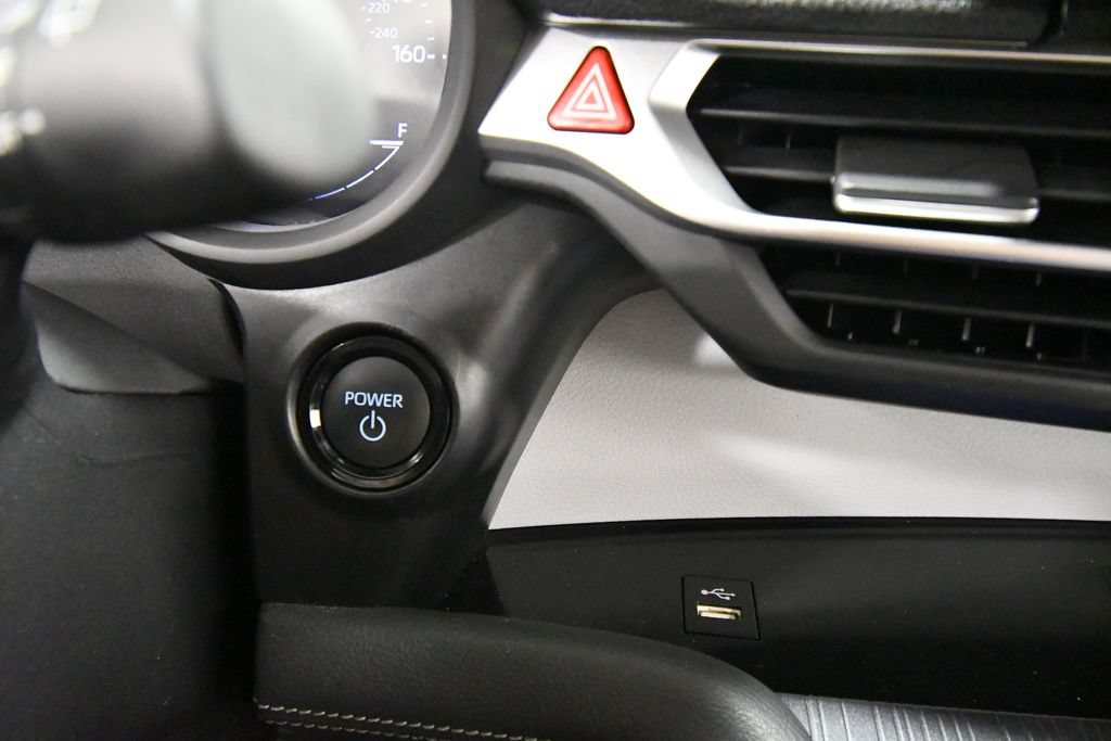 Used 2025 Toyota Sienna LE FWD image 25
