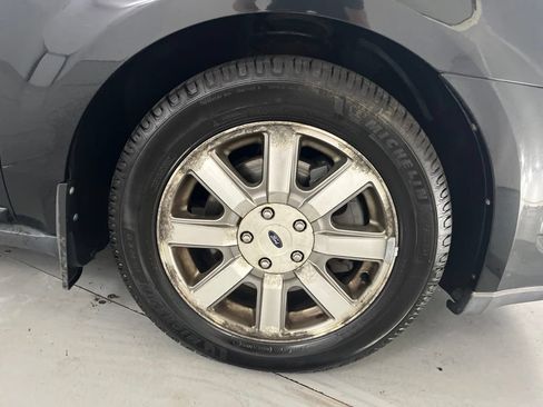 Used 2009 Ford Taurus SEL FWD image 16