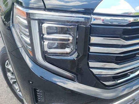 Used 2025 GMC Sierra 1500 SLT AWD/4WD image 5