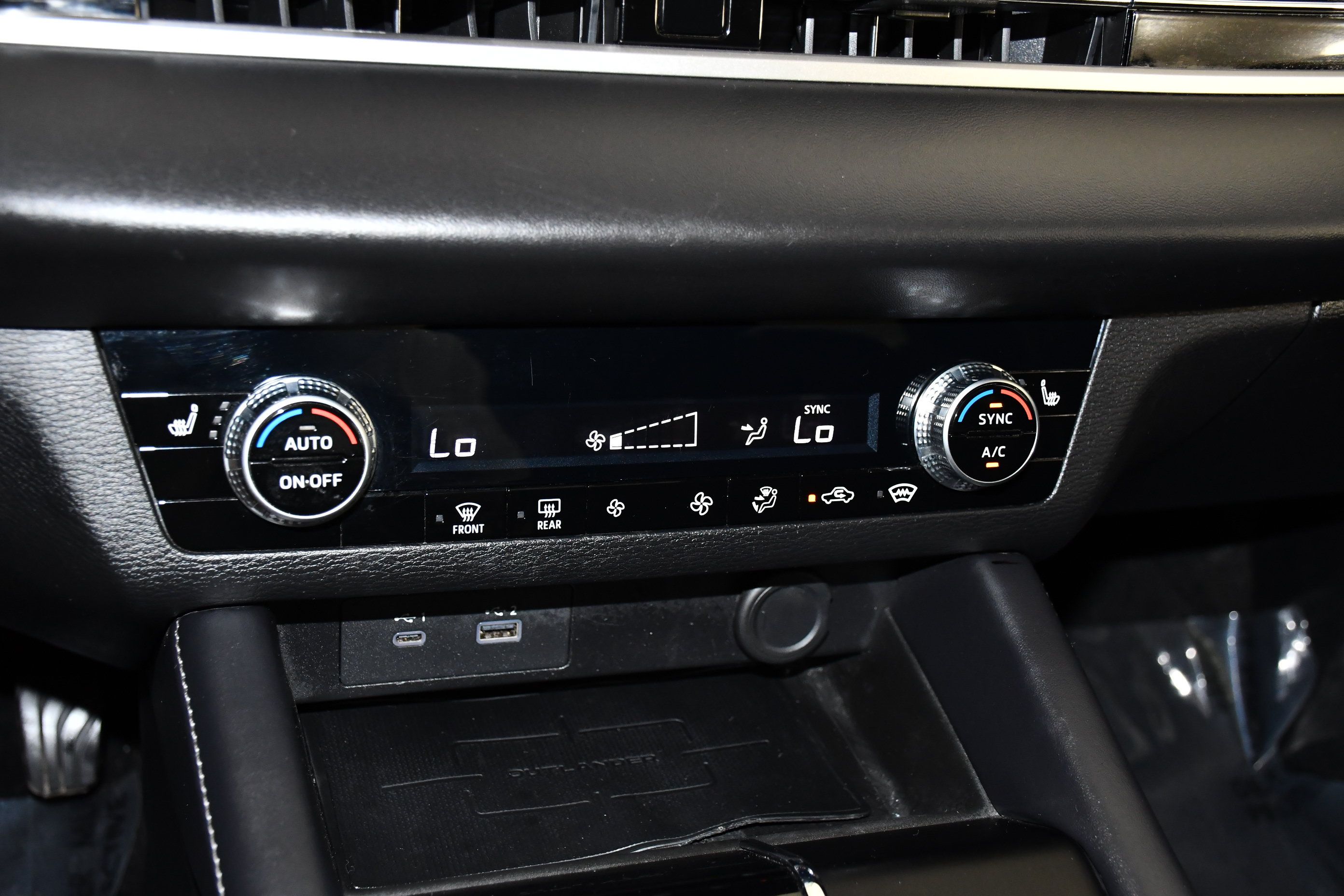 Used 2023 Mitsubishi Outlander SE AWD/4WD image 29