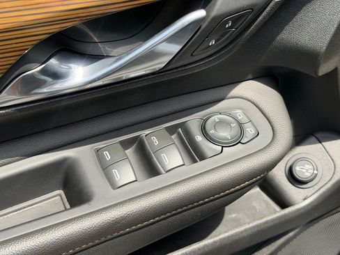 Used 2020 GMC Terrain SLE w/ Driver Convenience Package FWD image 9