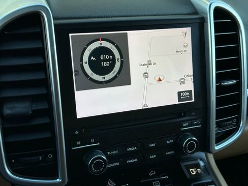 Used 2018 Porsche Cayenne Platinum Edition image 37