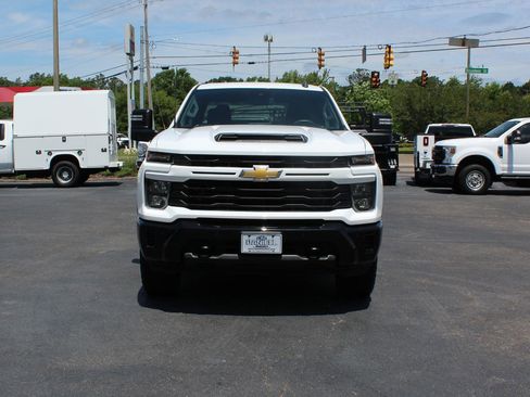 Used 2025 Chevrolet Silverado 2500 Custom w/ Custom Value Package AWD/4WD image 9