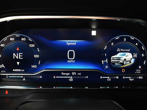 Used 2022 Chevrolet Suburban RST w/ Sport Performance Package AWD/4WD image 15