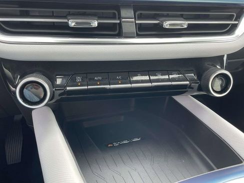 Certified 2025 Chevrolet Equinox EV LT image 19