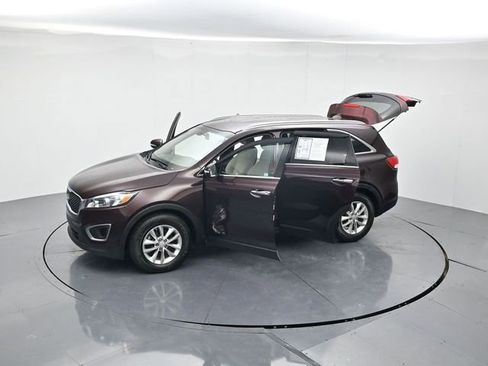 Used 2016 Kia Sorento LX w/ LX Convenience Package image 44