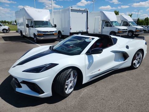 Used 2024 Chevrolet Corvette Stingray Preferred Cpe w/ Body-Color Dual Roof Package RWD image 44