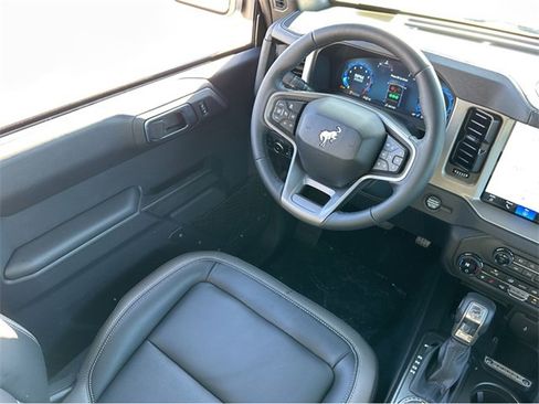 New 2025 Ford Bronco Outer Banks w/ Sasquatch Package image 13