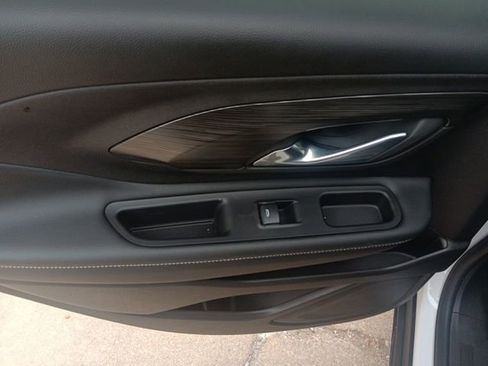 Used 2024 GMC Terrain SLE w/ Driver Convenience Package image 30