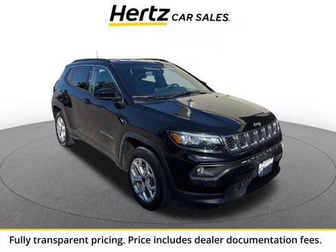 Used 2025 Jeep Compass Latitude AWD/4WD image 1