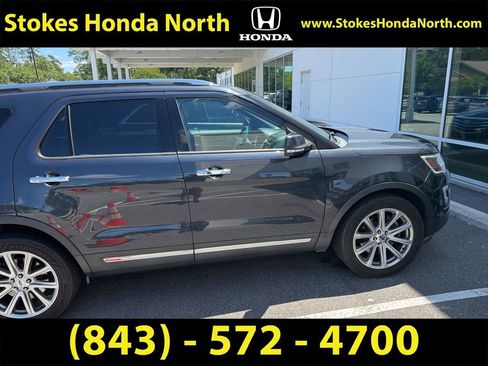 Used 2017 Ford Explorer Limited w/ Equipment Group 301A FWD image 7