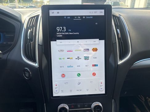 Used 2024 Ford Edge Titanium image 28