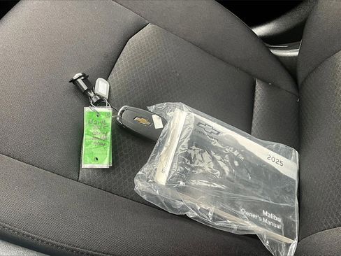 Used 2025 Chevrolet Malibu LT image 11