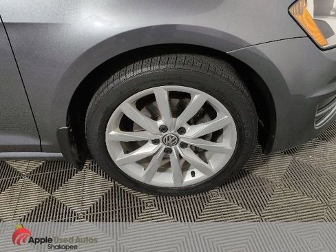 Used 2017 Volkswagen Golf SE FWD image 39