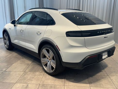 Certified 2025 Porsche Macan Electric image 3