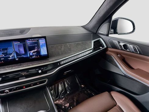 Used 2023 BMW X7 xDrive40i w/ M Sport Package AWD/4WD image 25