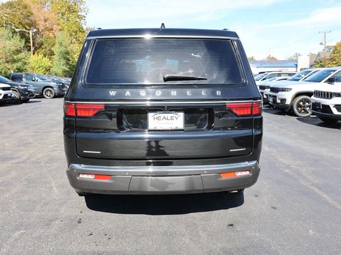Used 2022 Jeep Wagoneer Series III w/ Flexible Seating Group image 6