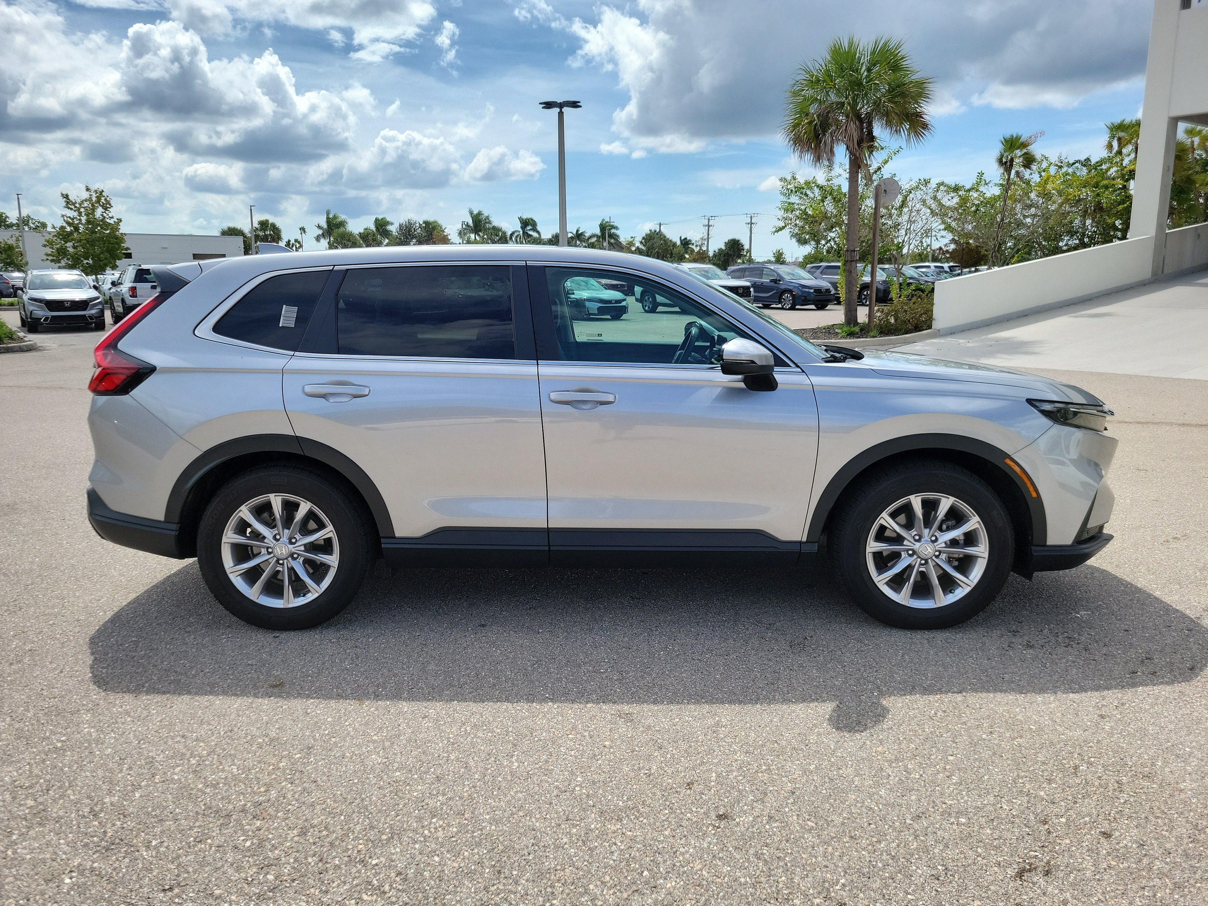 Used 2024 Honda CR-V EX-L image 3