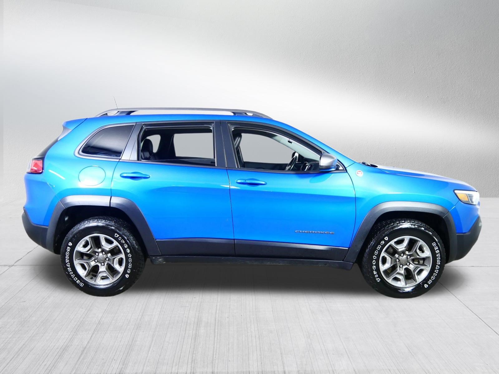 Used 2019 Jeep Cherokee Trailhawk w/ Cold Weather Group AWD/4WD image 8