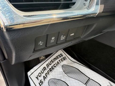 Used 2018 Toyota Avalon XLE Premium w/ Protection Package FWD image 8