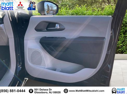 Used 2023 Chrysler Pacifica Touring-L image 25