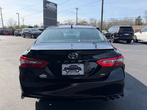 Used 2019 Toyota Camry SE w/ Carpet Mat Package image 3