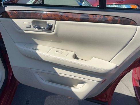 Used 2011 Cadillac DTS Luxury image 19