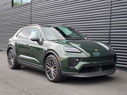 New 2026 Porsche Macan 4 Electric image 9
