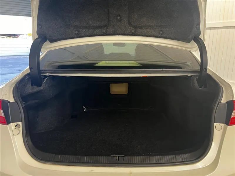 Used 2013 Toyota Avalon XLE Touring FWD image 18