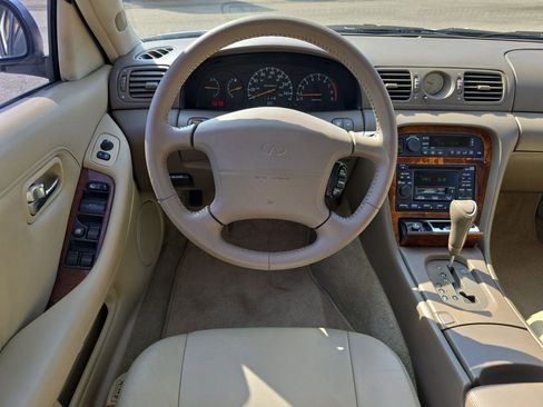 Used 1997 INFINITI J30 image 6