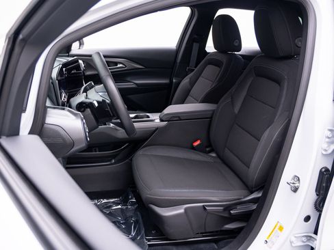 Used 2026 Chevrolet Equinox EV LT w/ LPO, Blackout Package FWD image 15