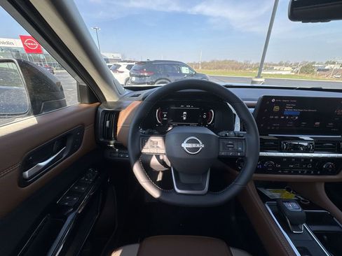 New 2026 Nissan Pathfinder Platinum image 14