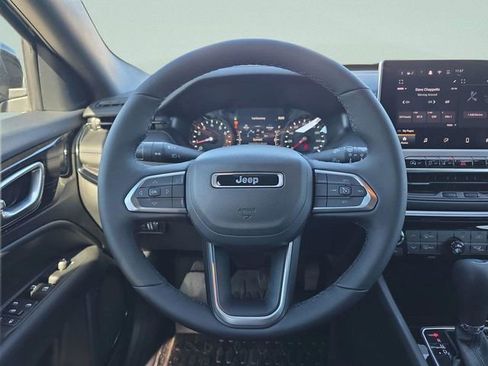 New 2026 Jeep Compass Latitude image 8