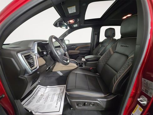Certified 2025 GMC Canyon Denali image 9