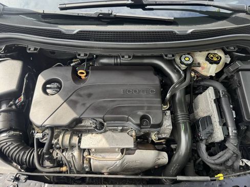 Used 2019 Chevrolet Cruze LS w/ LS Convenience Package FWD image 10