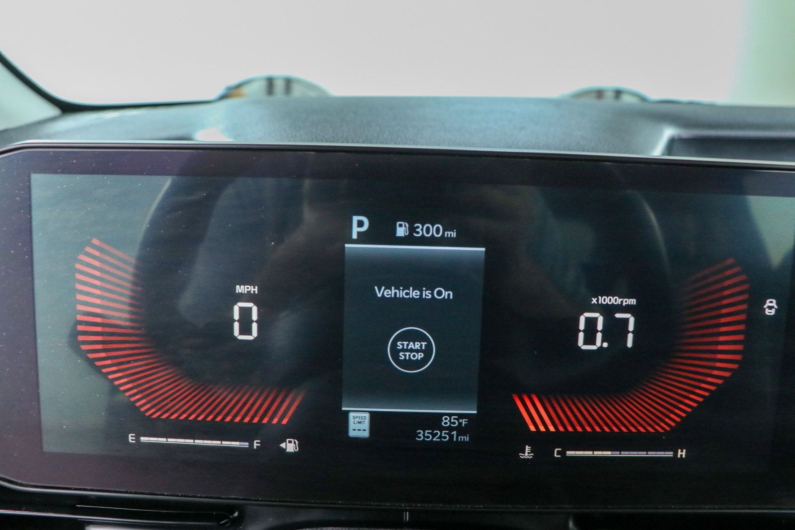 Used 2025 Kia Carnival FWD image 15