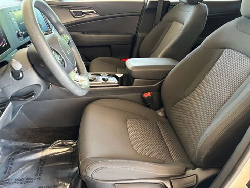Used 2025 Kia Sportage LX FWD image 27