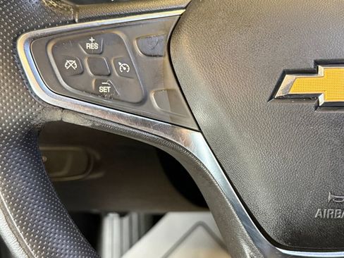 Used 2019 Chevrolet Equinox LS FWD image 11