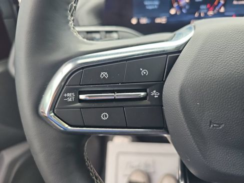 Used 2025 Chevrolet Traverse Z71 AWD/4WD image 17