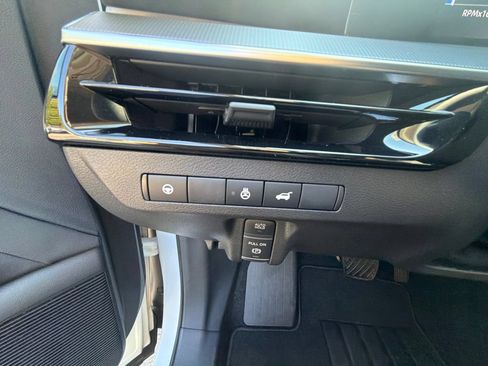 Used 2025 Nissan Murano SL AWD/4WD image 16