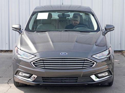 Used 2017 Ford Fusion SE w/ Fusion SE Technology Package image 40