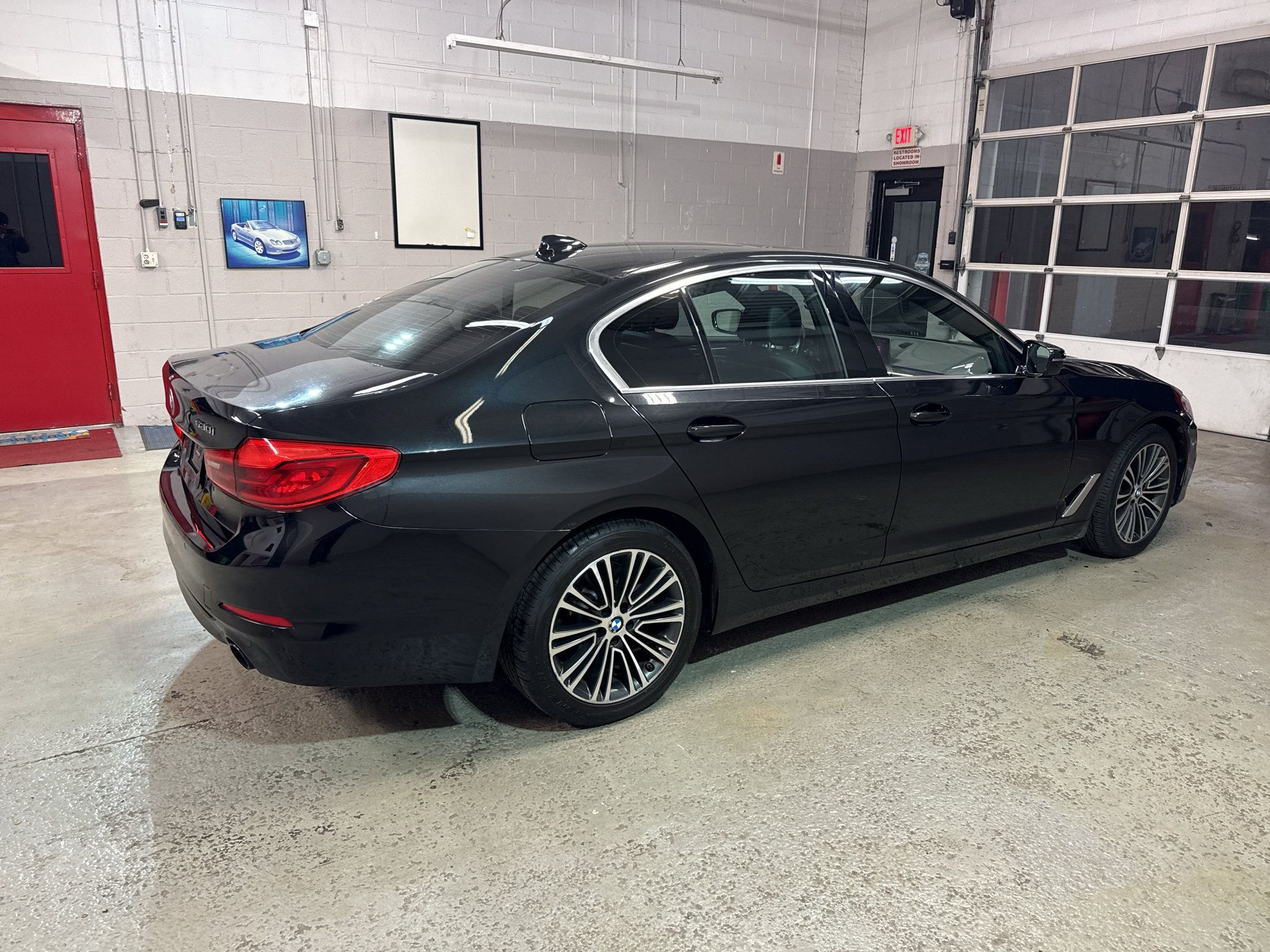 Used 2019 BMW 530i xDrive w/ Convenience Package AWD/4WD image 9